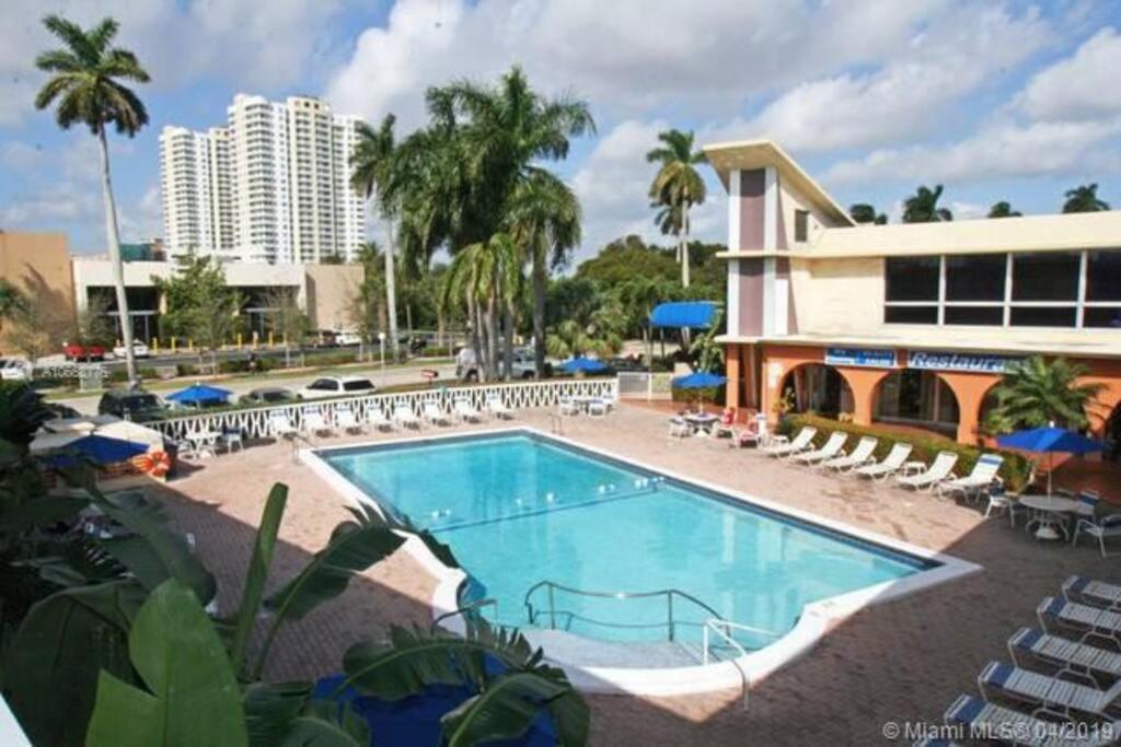 Cozy Affordable Studio Close To The Beach Apartamento Hallandale Beach Exterior foto